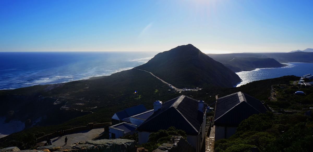 Màu xanh thẫm của nước biển tại Cape Point – nơi giao nhau giữa Ấn Độ Dương và Đại Tây Dương.